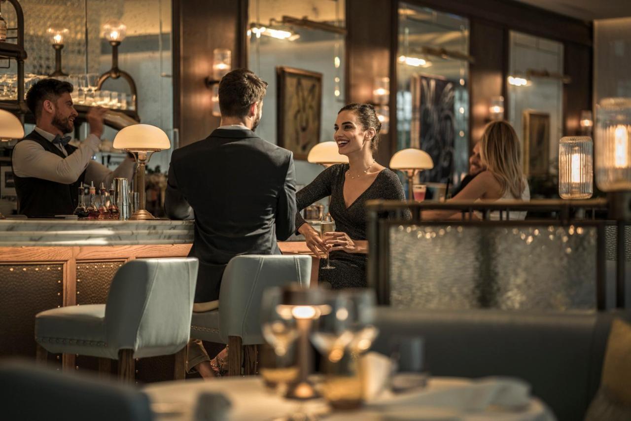 Four Seasons Hotel Dubai International Financial Centre Екстериор снимка